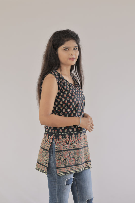 Sleeveless Black Short Kurti