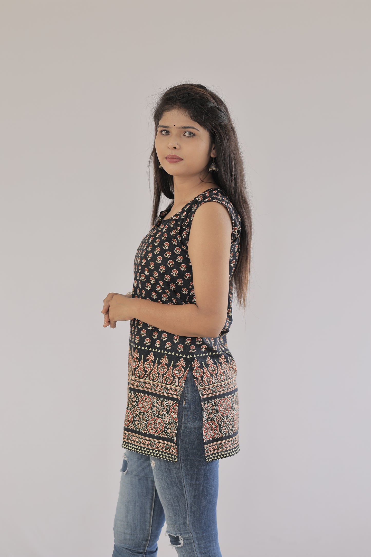 Sleeveless Black Short Kurti